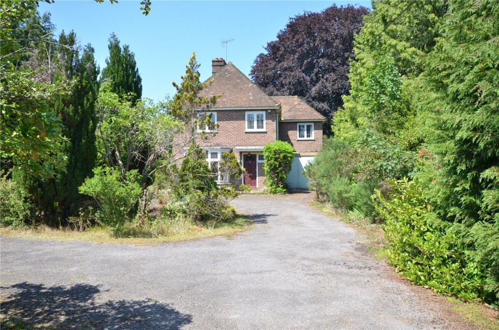 Blighton Lane, The Sands, GU10