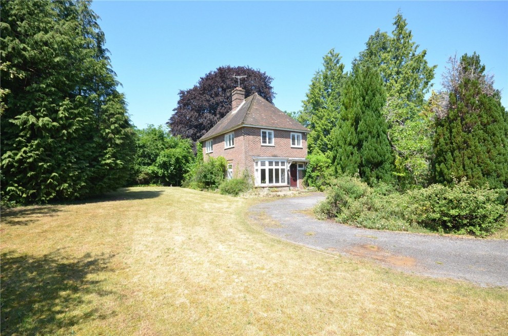 Blighton Lane, The Sands, GU10