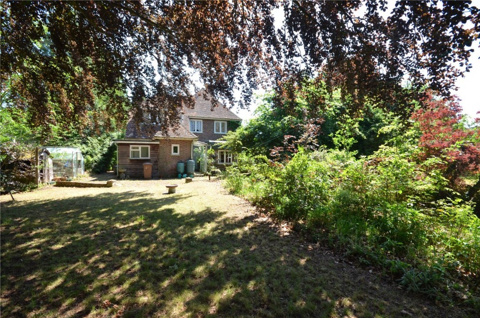 Blighton Lane, The Sands, GU10