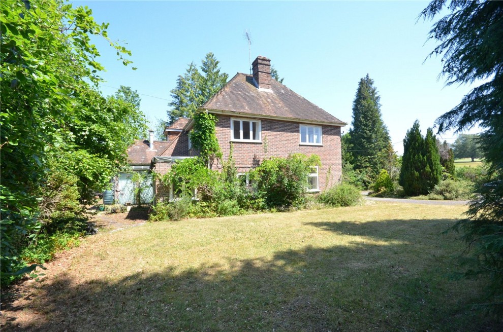 Blighton Lane, The Sands, GU10