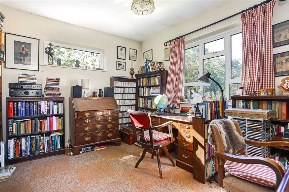 Waverley Lane, Farnham, GU9