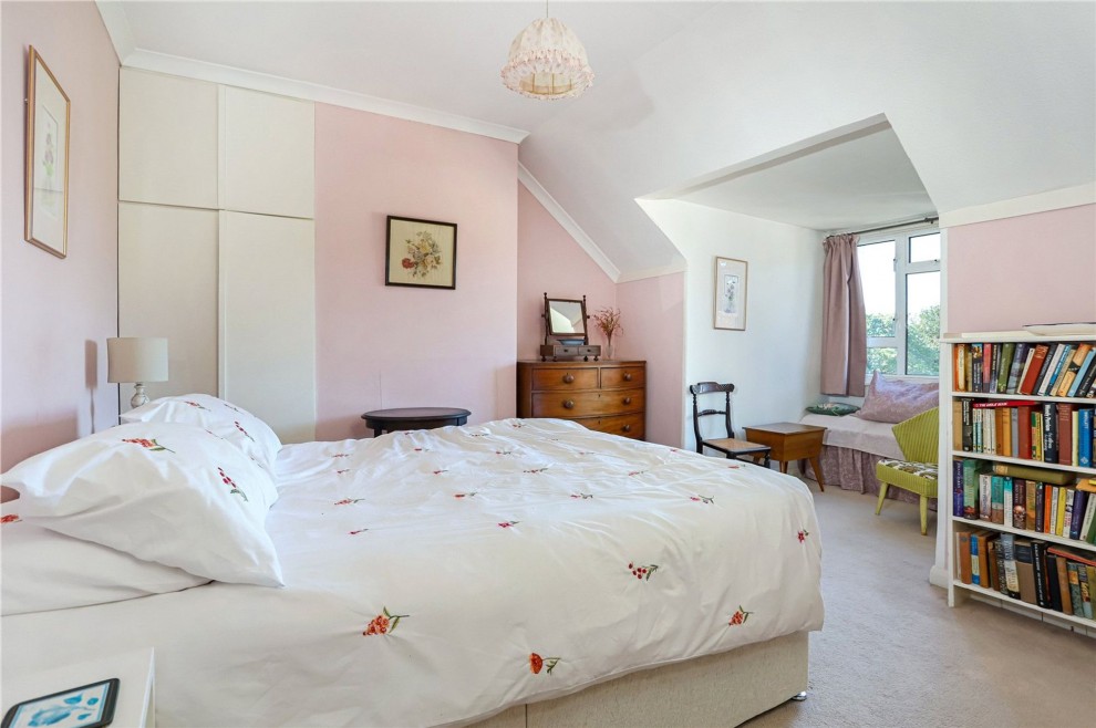 Waverley Lane, Farnham, GU9