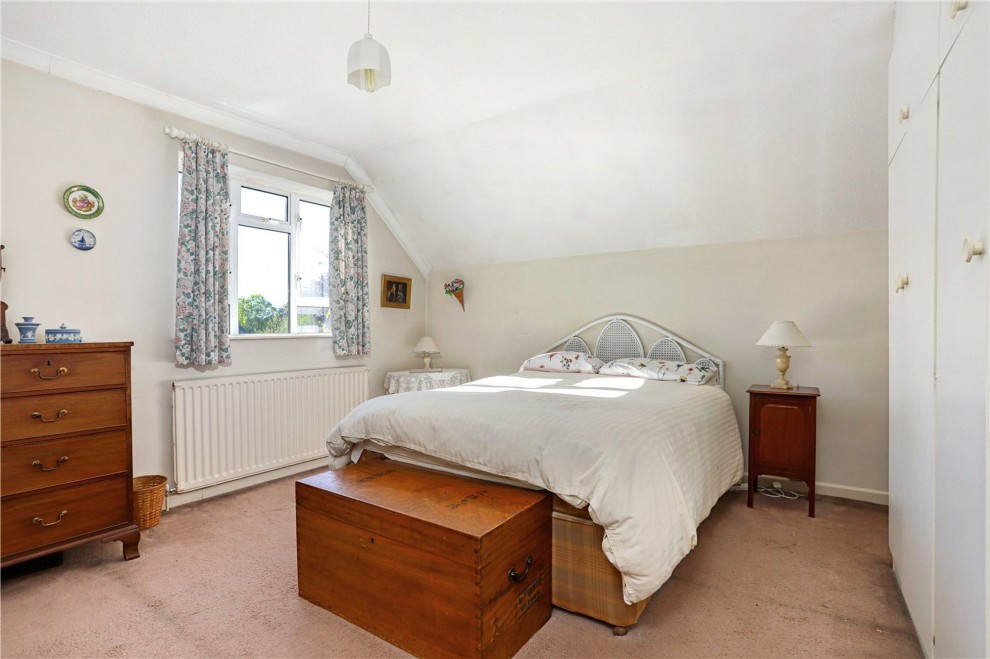 Waverley Lane, Farnham, GU9