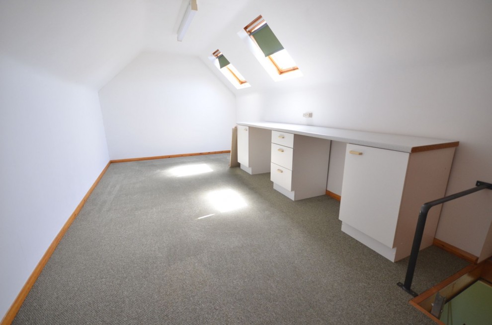 Three Stiles Road, Farnham, GU9