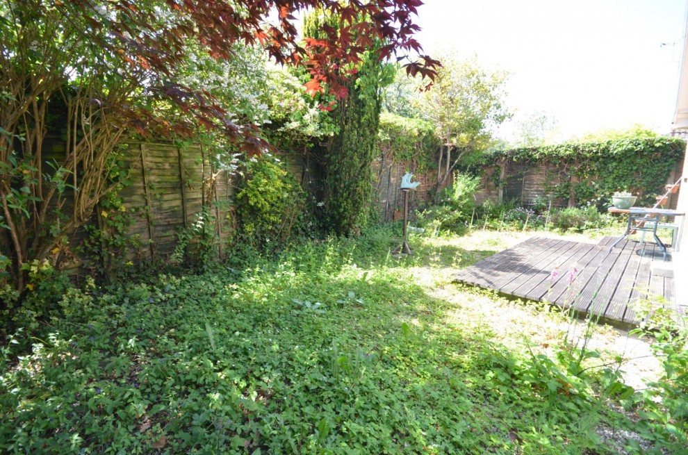 Three Stiles Road, Farnham, GU9