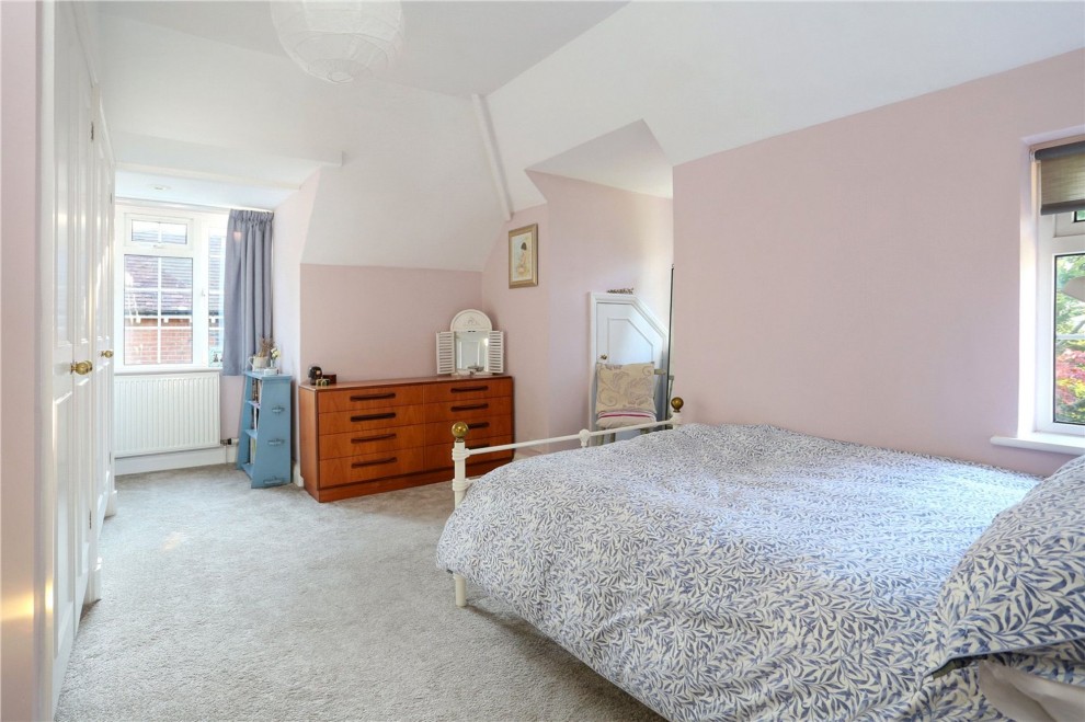 Shortheath Road, Farnham, GU9