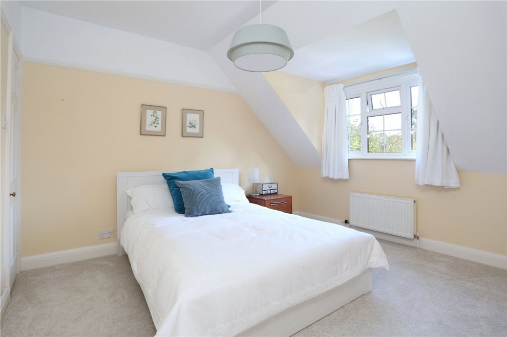 Shortheath Road, Farnham, GU9