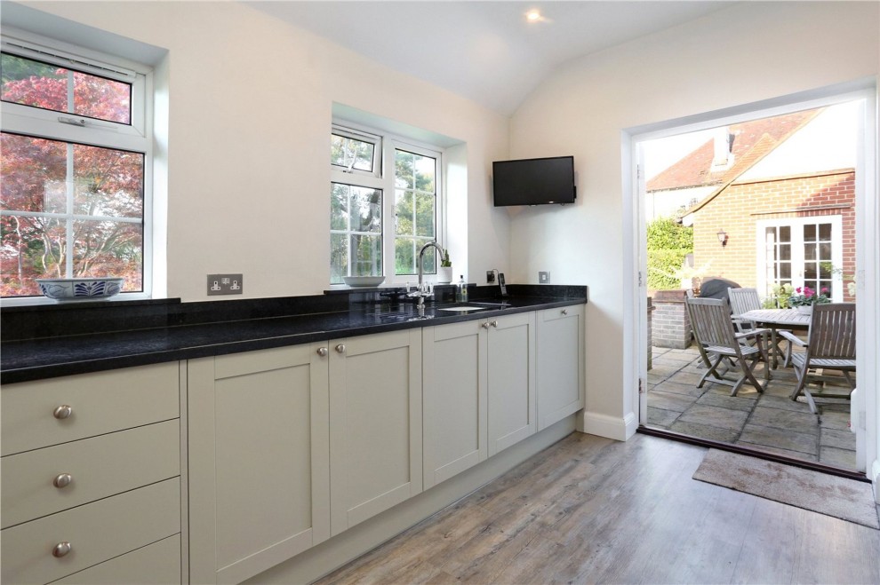 Shortheath Road, Farnham, GU9
