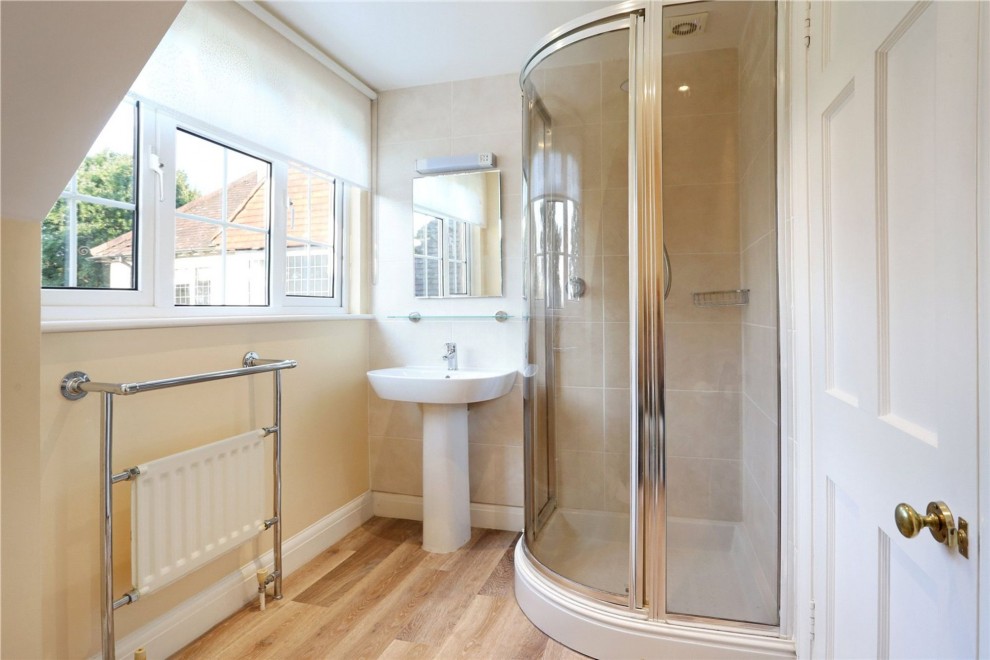Shortheath Road, Farnham, GU9