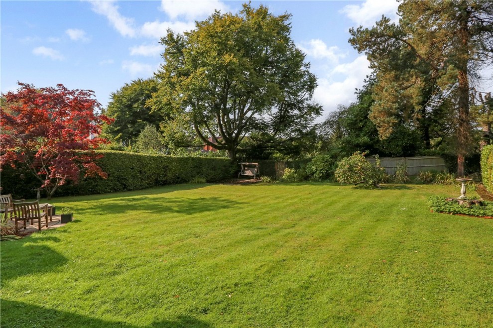 Shortheath Road, Farnham, GU9