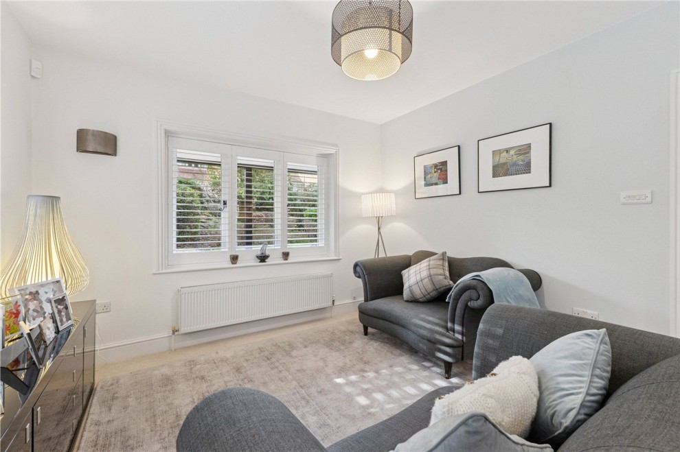 Longdown Close, Lower Bourne, GU10