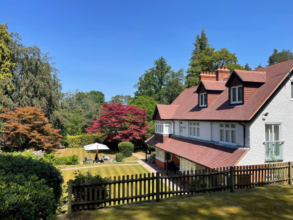 Longdown Close, Lower Bourne, GU10