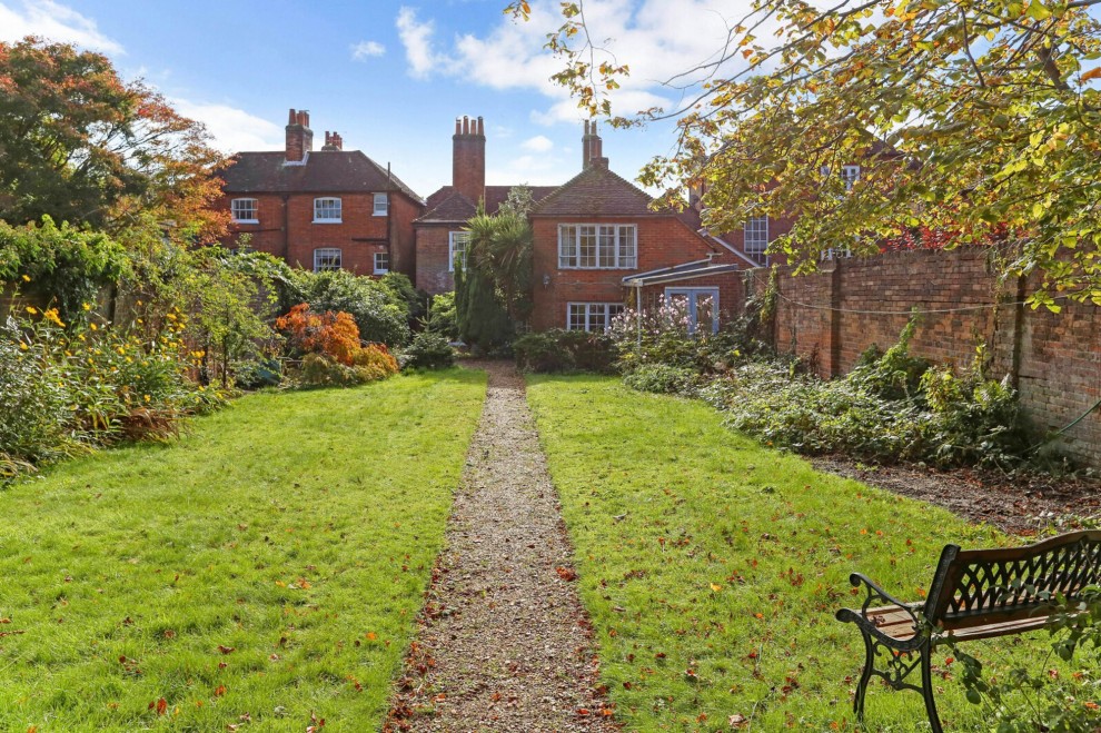 West Street, Farnham, GU9
