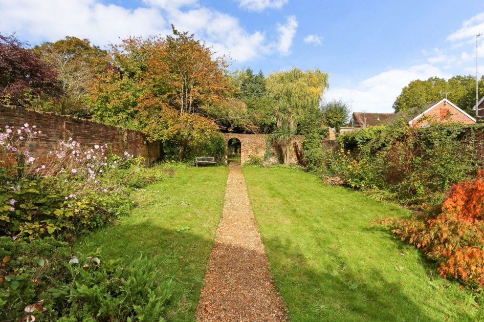 West Street, Farnham, GU9
