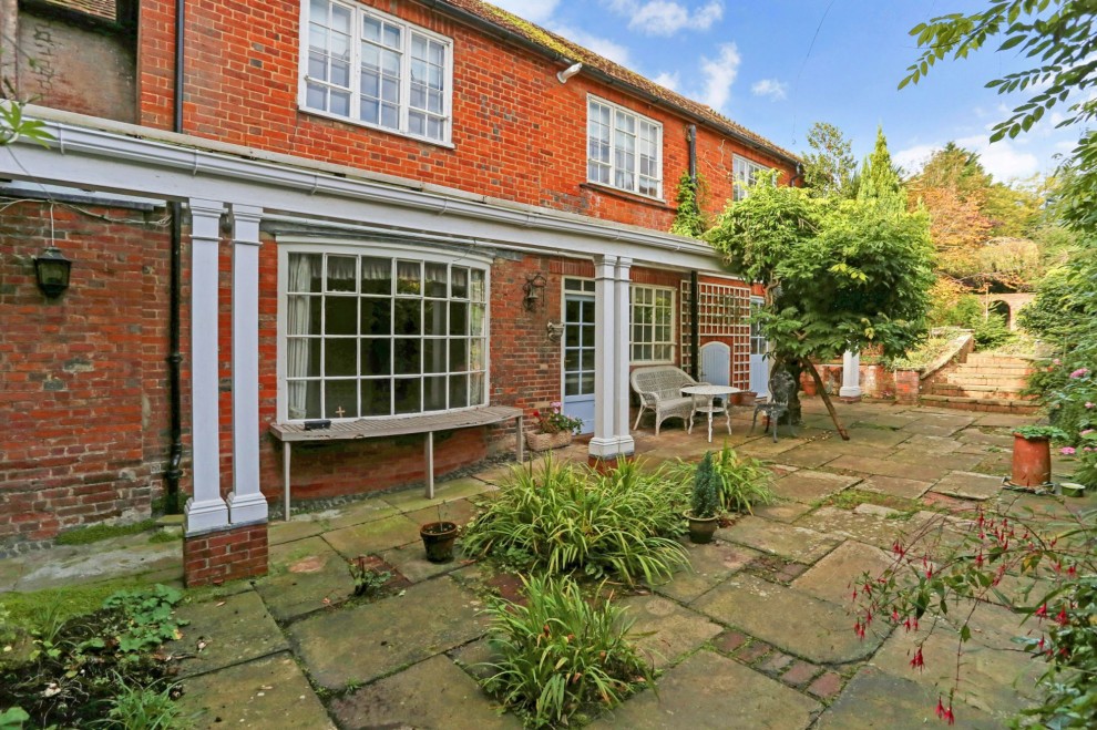 West Street, Farnham, GU9