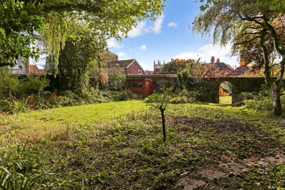 West Street, Farnham, GU9
