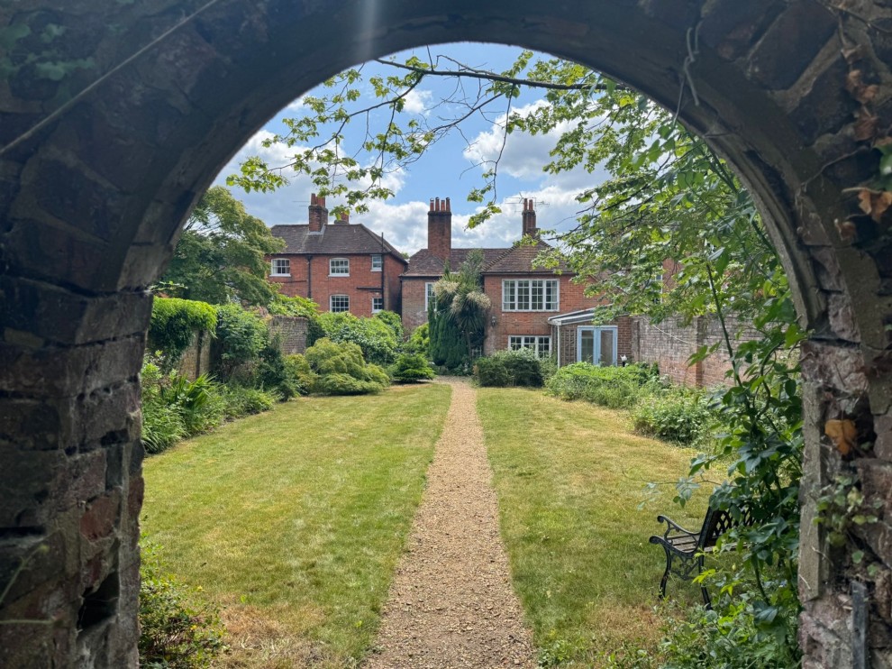 West Street, Farnham, GU9