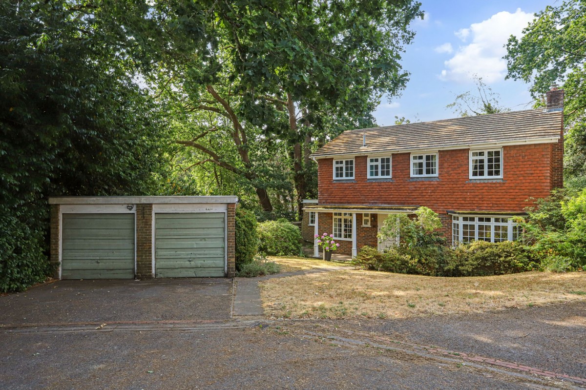 Longhope Drive, Farnham, GU10