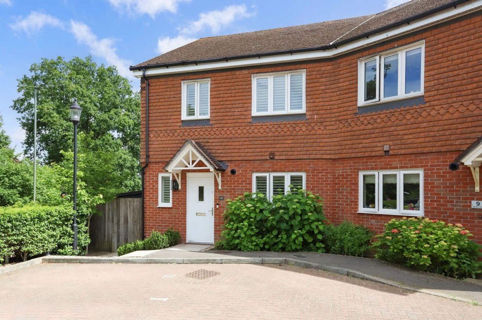 Blackthorn Close, Lower Bourne, GU10