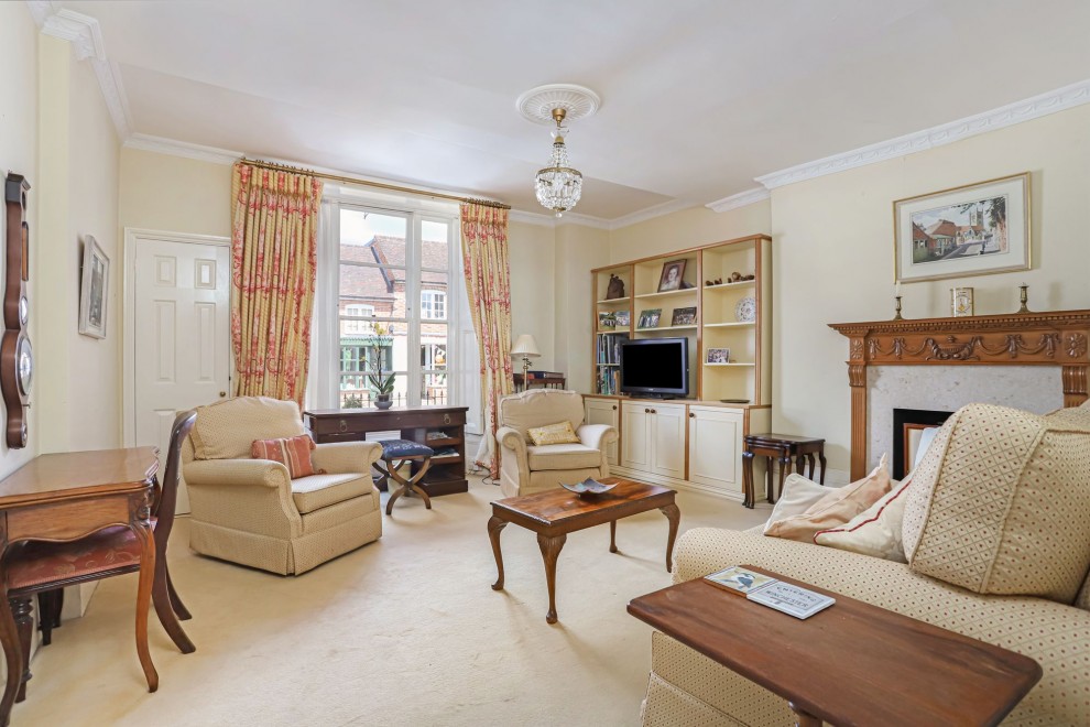 Downing Street, Farnham, GU9
