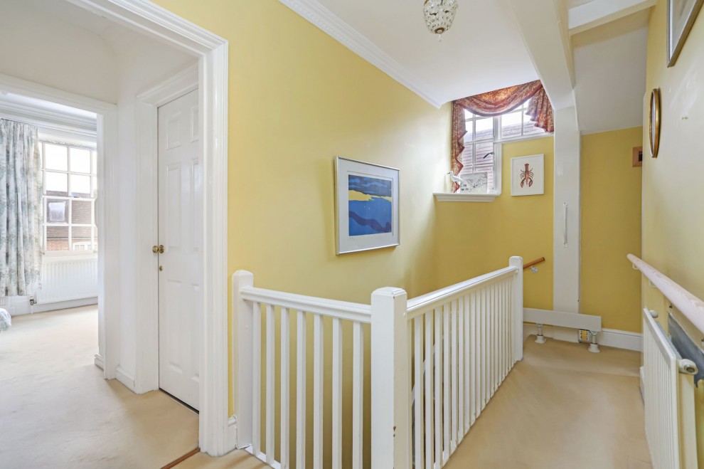 Downing Street, Farnham, GU9