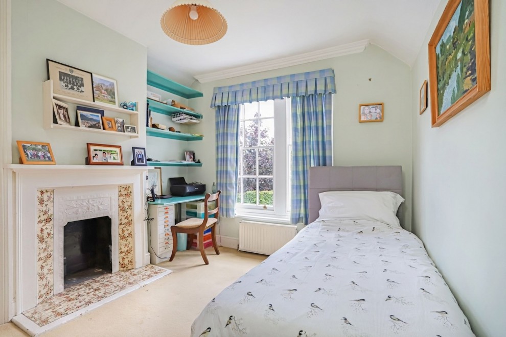Downing Street, Farnham, GU9