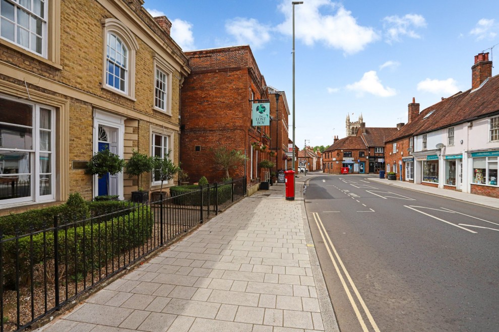 Downing Street, Farnham, GU9