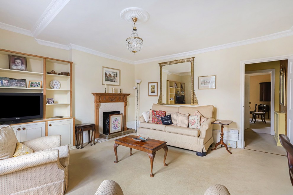 Downing Street, Farnham, GU9