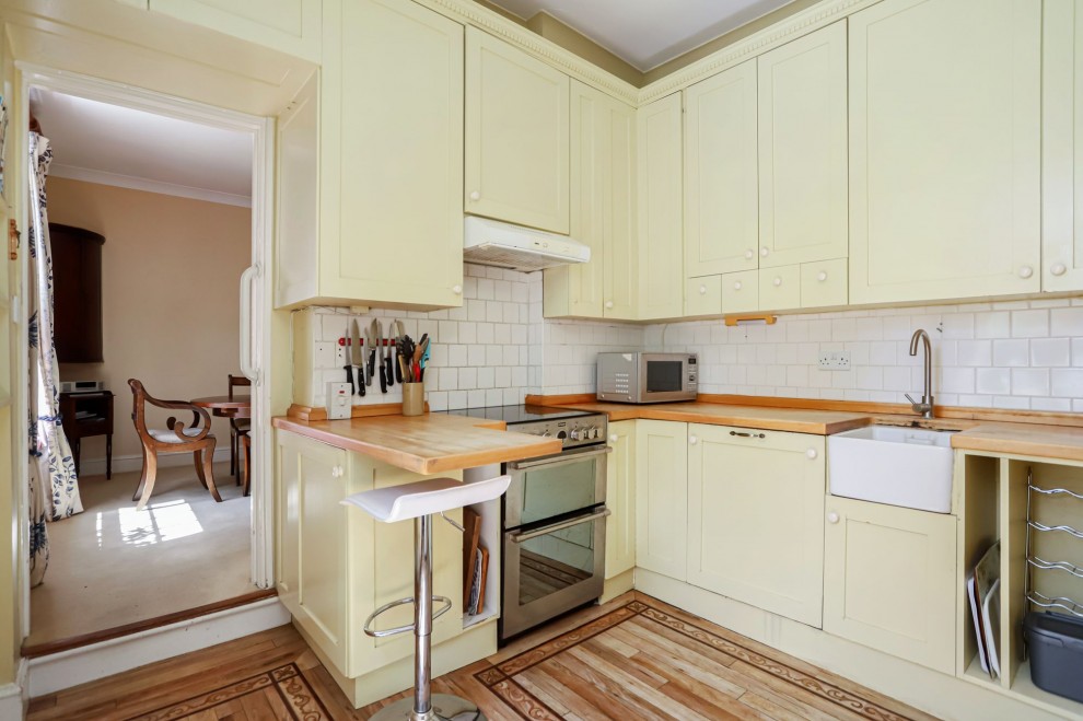 Downing Street, Farnham, GU9