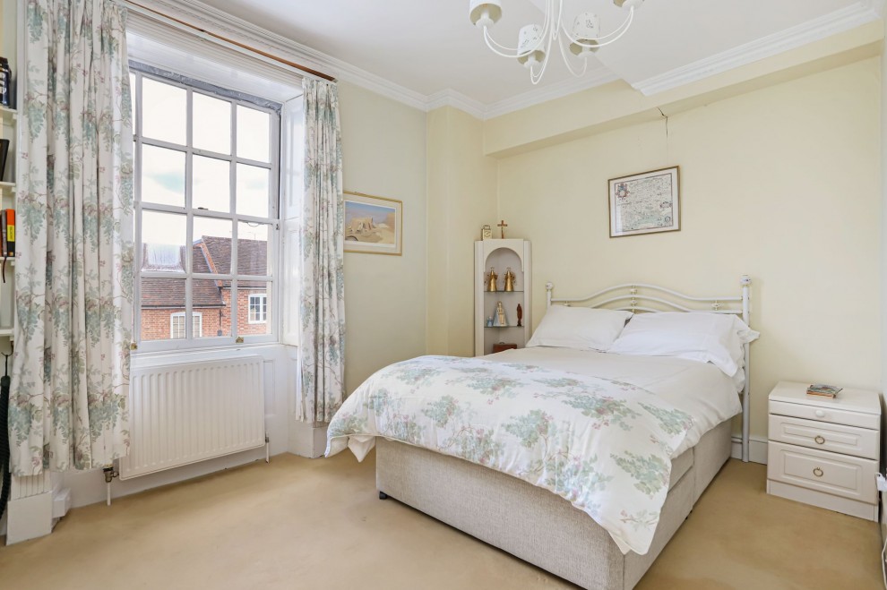 Downing Street, Farnham, GU9