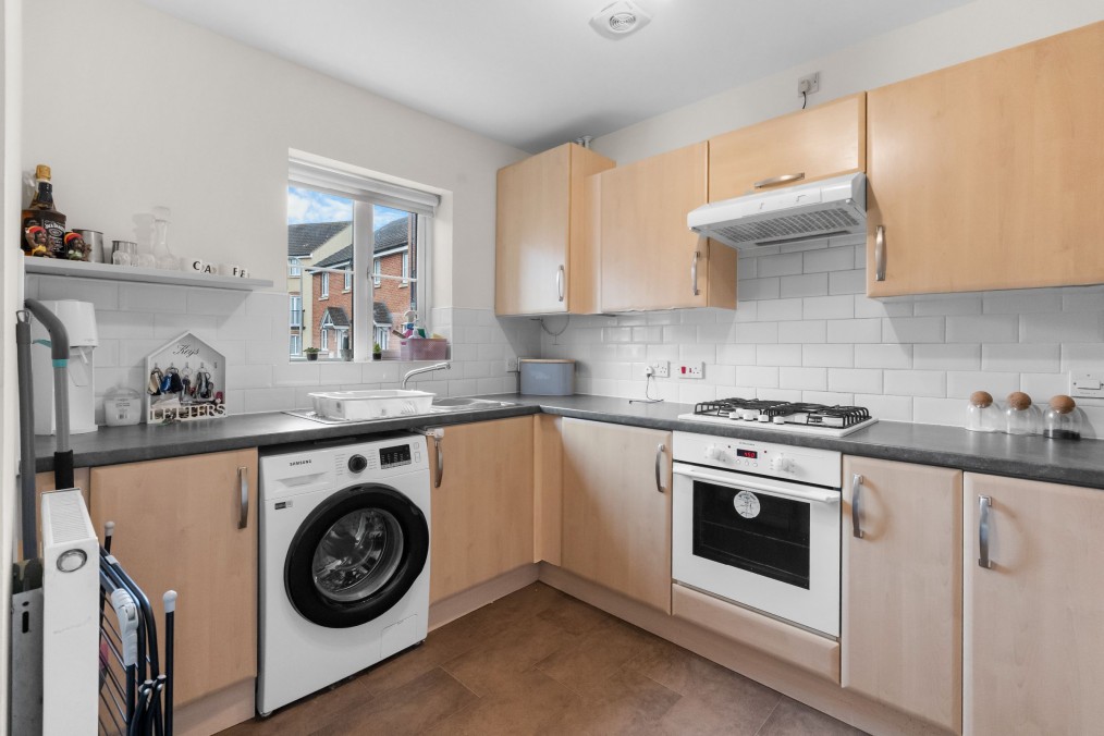 Hayward Avenue, West Wick - GARAGE & PARKING