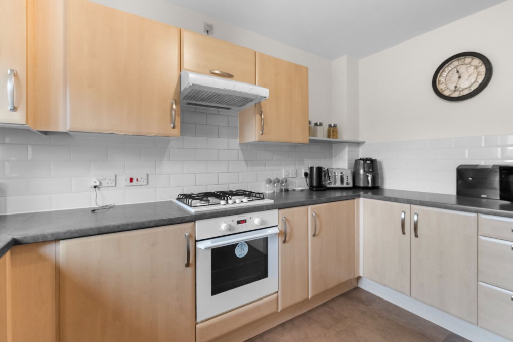 Hayward Avenue, West Wick - GARAGE & PARKING