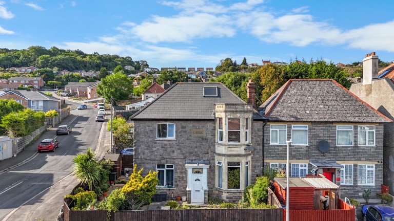 Upper Bristol Road, Weston-super-Mare - PARKING & GARDEN