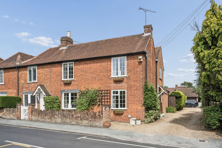 Chalfont Road, Seer Green, HP9