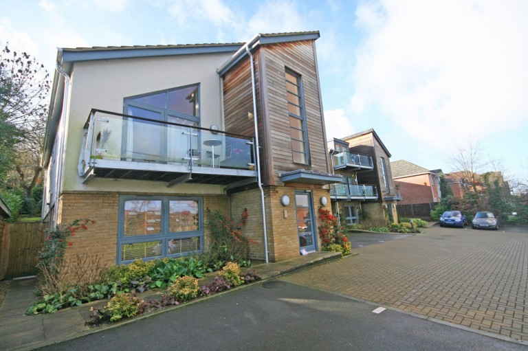 Kingsmead Road, High Wycombe, HP11