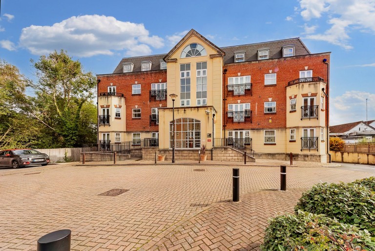 Post Office Lane, Beaconsfield, HP9