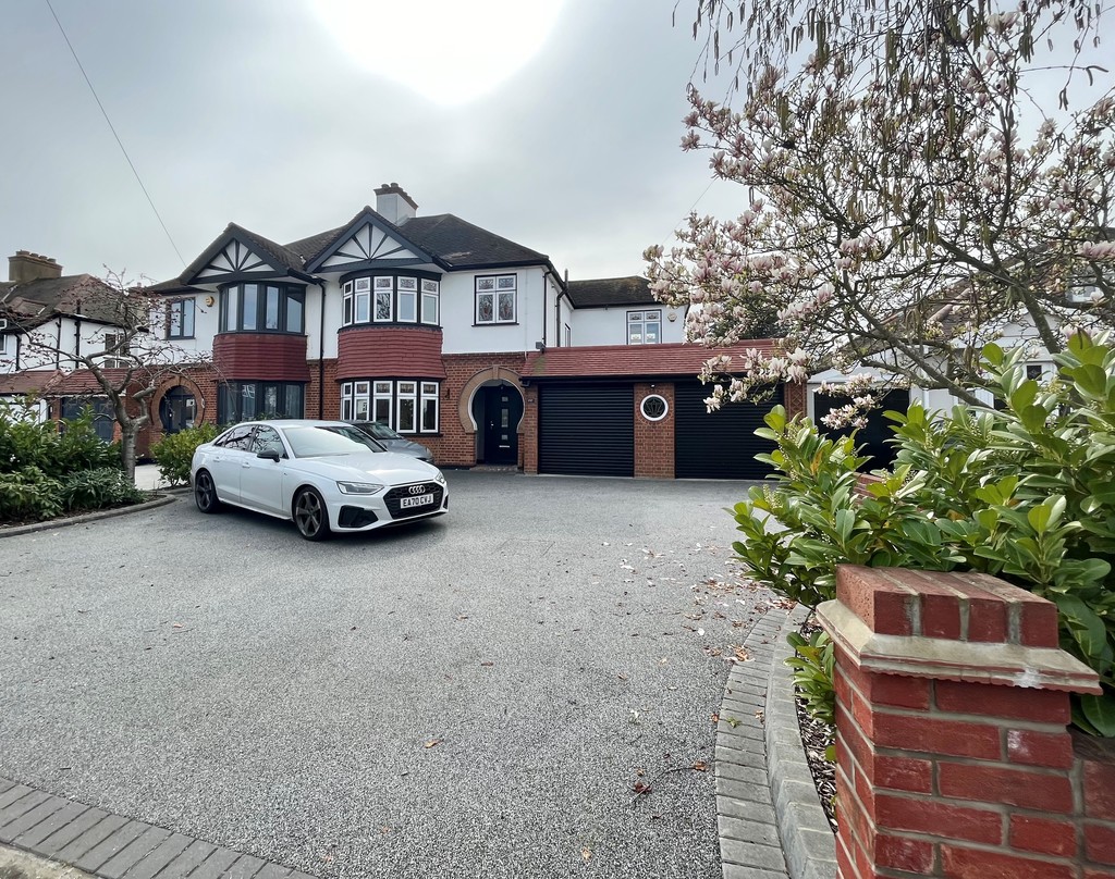 Pettits Lane, Romford