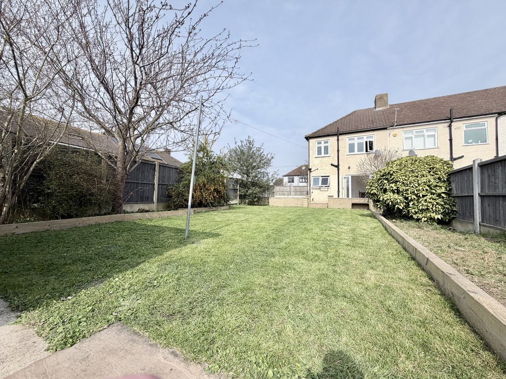 Fourth Avenue, Romford