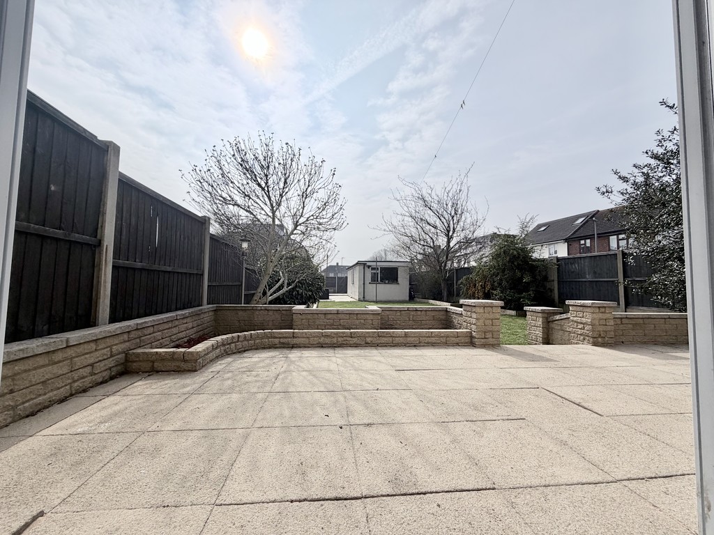 Fourth Avenue, Romford