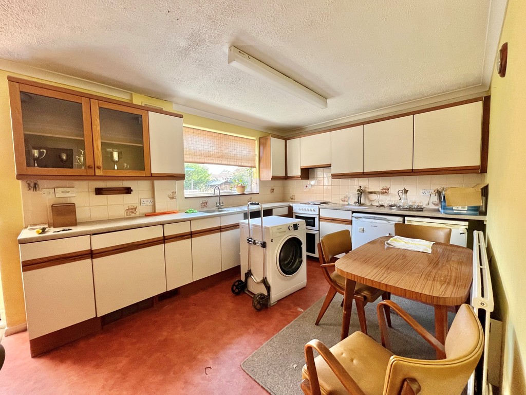 Straight Road, Romford