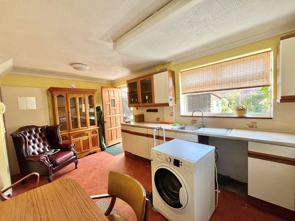 Straight Road, Romford