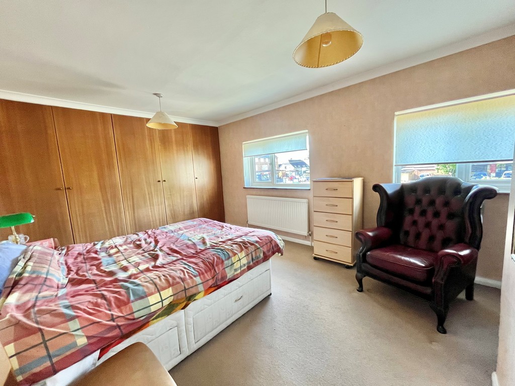 Straight Road, Romford