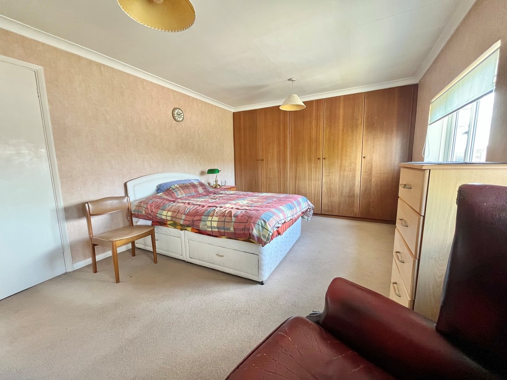 Straight Road, Romford