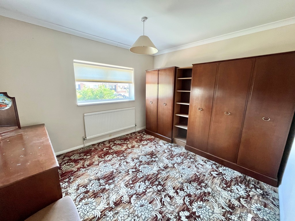 Straight Road, Romford