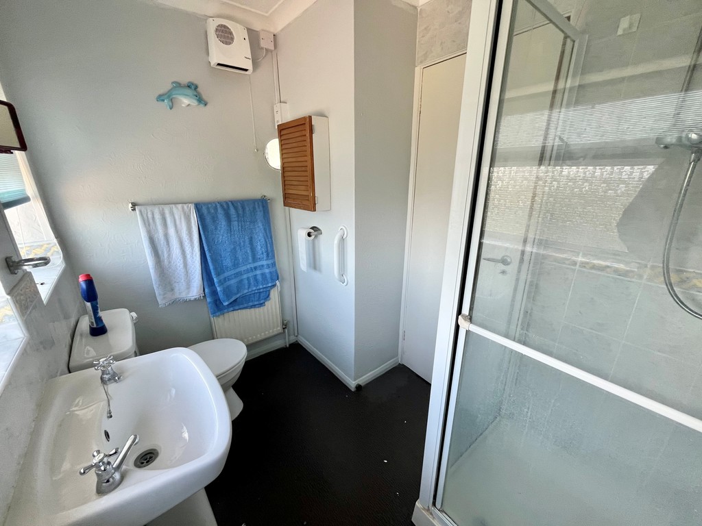 Straight Road, Romford