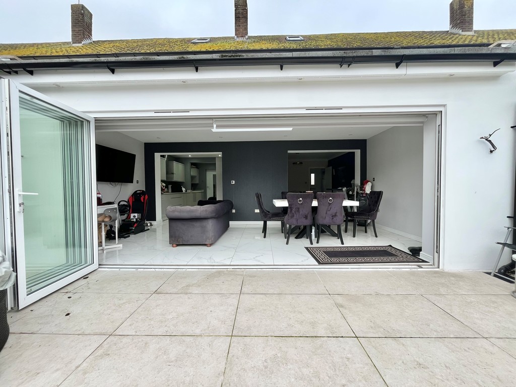 Pilgrims Hatch, Brentwood