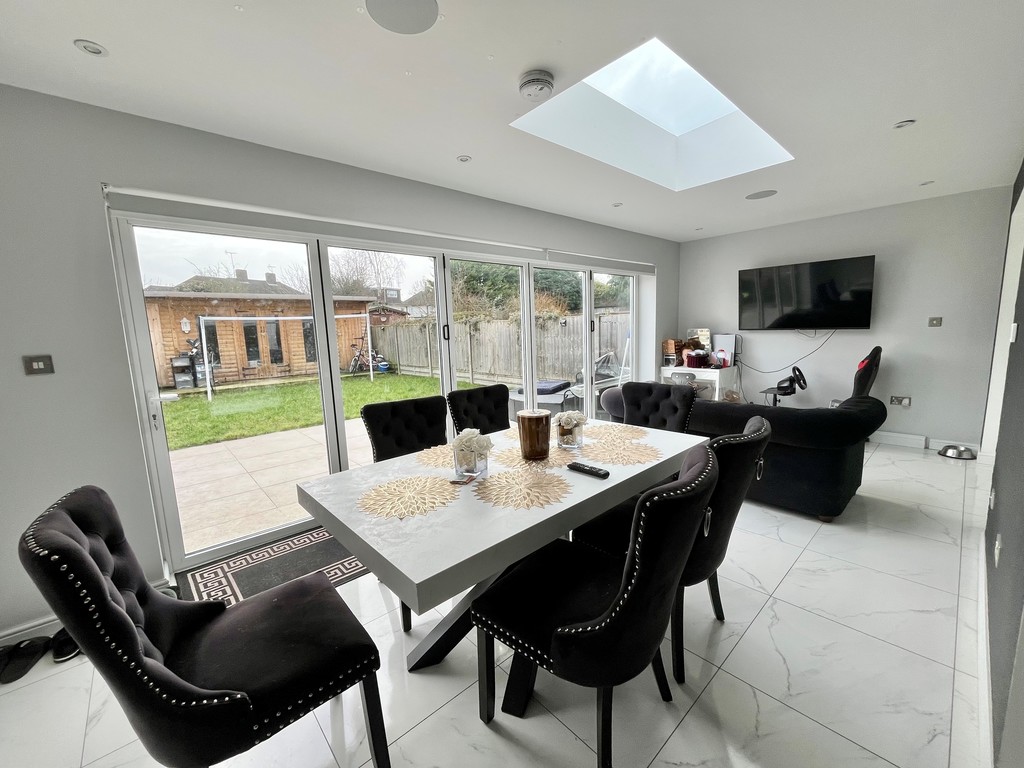 Pilgrims Hatch, Brentwood