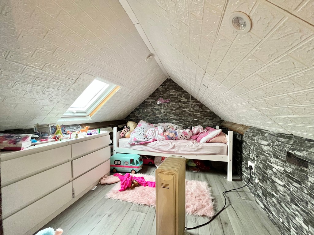 Pilgrims Hatch, Brentwood