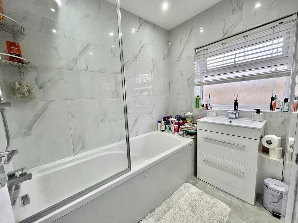 Pilgrims Hatch, Brentwood