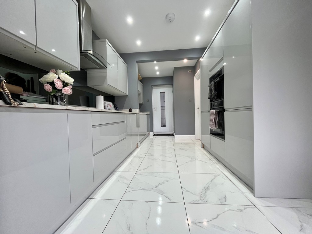 Pilgrims Hatch, Brentwood